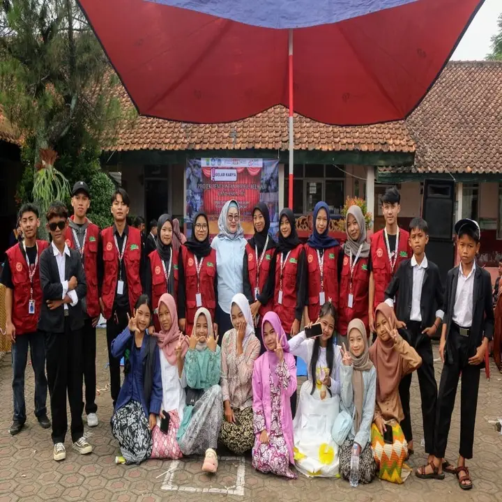 Artikel KKN Universitas Al Ghifari: Semarak Pelepasan Siswa dan Gelar Karya P5 di SDN Cipetir 2: Merayakan Kelulusan Dengan Tema "Menjelajahi Kekayaan Budaya Indonesia".