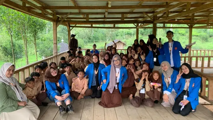 Artikel KKN Universitas Al Ghifari: KEBERSAMAAN TAK TERLUPAKAN: KEMAH KELULUSAN SD SANTOSA 2025