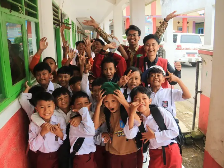 Artikel KKN Universitas Al Ghifari: Kunjungan kelompok 1 Bhakti Praja ke Sekolah SDN BEBER