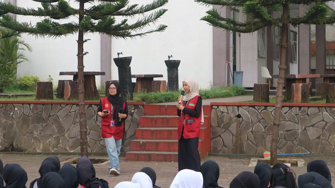 Artikel KKN Universitas Al Ghifari: Pembiasaan Literasi Bahasa Inggris: Mengenal Descriptive Text & Adjective bersama KKN Distaradeva Universitas Al-Ghifari