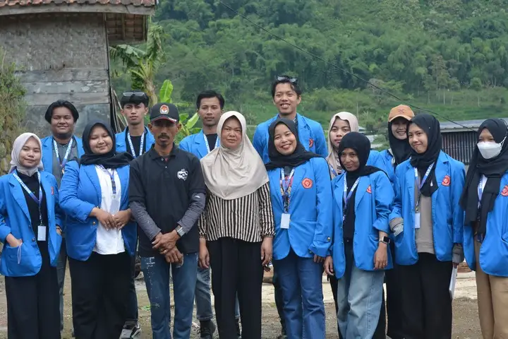 Artikel KKN Universitas Al Ghifari: Kunjungan serta Silaturahmi Bersama Bapak Cucu Sukandi (Rw 06)