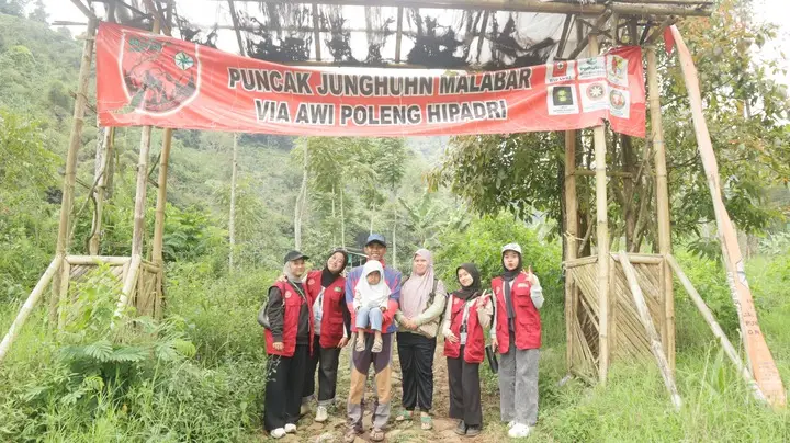 Artikel KKN Universitas Al Ghifari: Menyusuri Lembah Kopi Malabar: Mahasiswa KKN Gagas Diversifikasi Produk “Kopi 98 Pakusorok