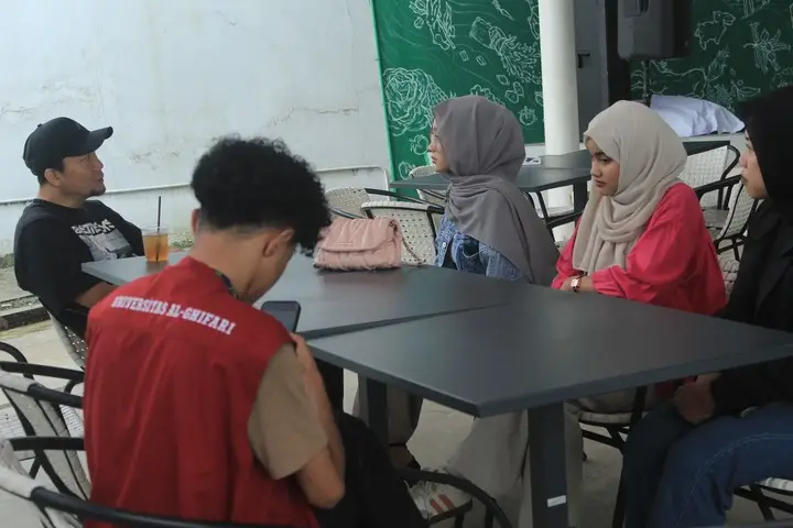 Artikel KKN Universitas Al Ghifari: Kolaborasi Bersama Kedai Joni Abadi Lembang