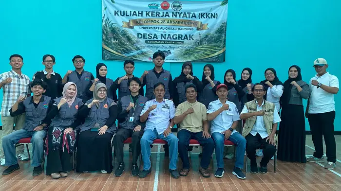Artikel KKN Universitas Al Ghifari: Hari kedua KKN : Kegiatan Pembukaan di Aula Desa Nagrak