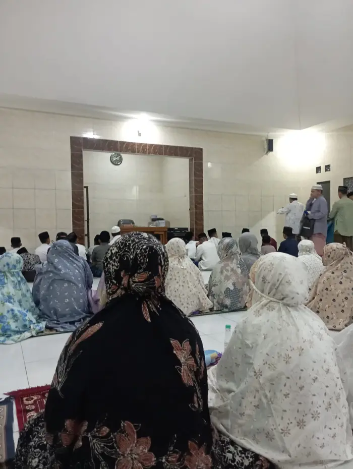 Artikel KKN UNFARI: Pengajian Setelah Subuh Rutinan Ibu-ibu dan Bapak-bapak Area Pesantren Miftahul Jaza dari Kelompok klmpk-28