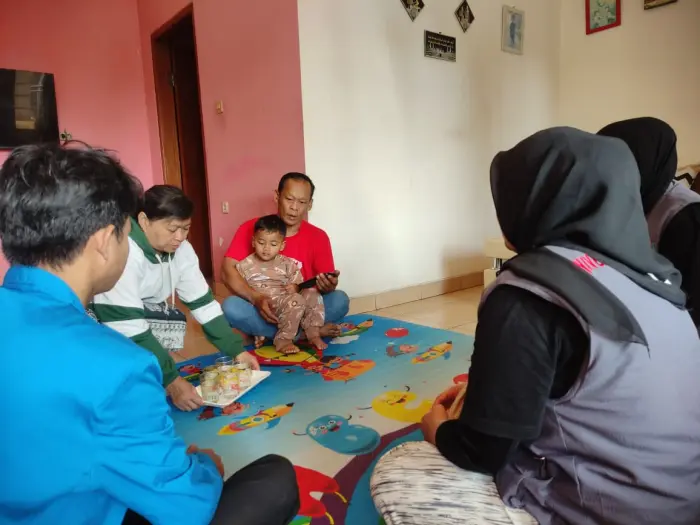 Artikel KKN Universitas Al Ghifari: Menjalin Silaturahmi dan Menggali Potensi Desa, Kelompok KKN 18 Kunjungi Delapan Ketua RW di Desa Melatiwangi