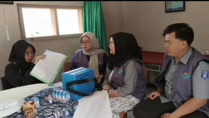 Artikel KKN Universitas Al Ghifari: Bersama Kader Posyandu RW 5 Desa Melatiwangi, KKN Kelompok 18 Berpartisipasi dalam Pelayanan Kesehatan Anak