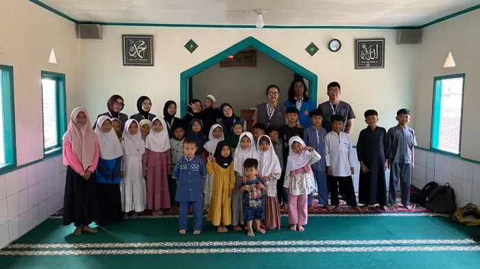 Artikel KKN Universitas Al Ghifari: Menjalin Silaturahmi dan Sinergi Pendidikan Keagamaan di Masjid Mashohibul Ilmi dan TPA