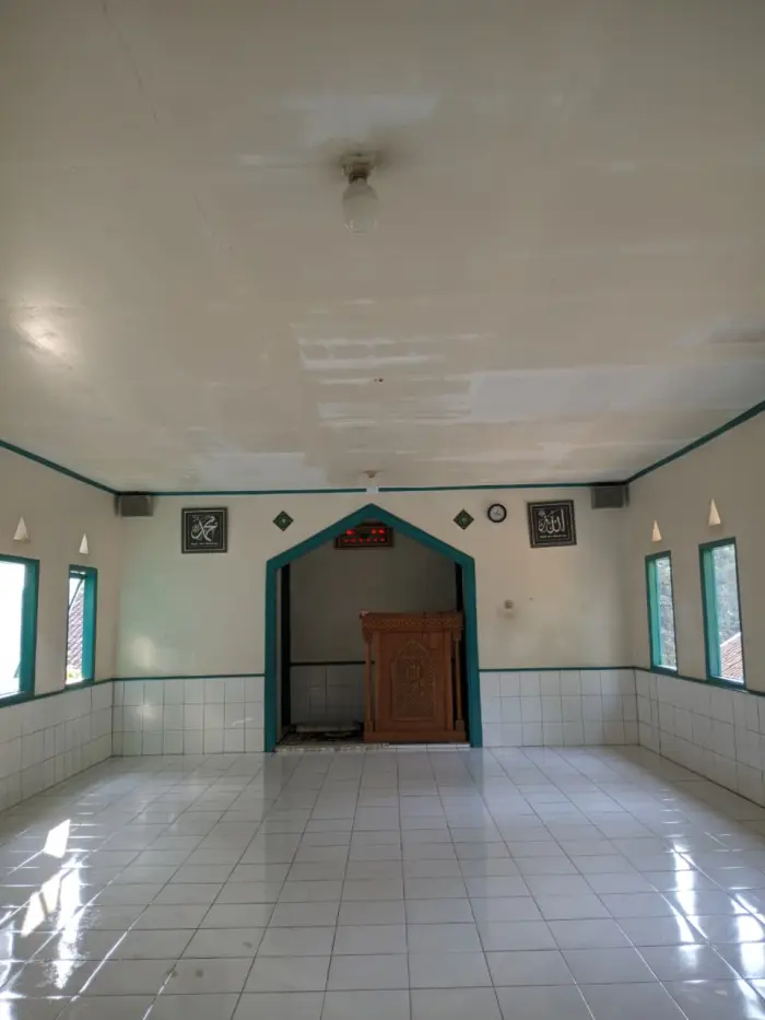 Artikel KKN Universitas Al Ghifari: KKN 05 Arthasena Satyabhakti Bersama Santri Laksanakan Kerja Bakti Membersihkan Masjid sebagai Wujud Kepedulian terhadap Tempat Ibadah