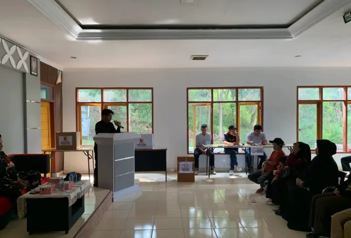 Artikel KKN Universitas Al Ghifari: Mahasiswa KKN XV Sagara Pradipa Universitas Al-Ghifari Berpartisipasi dalam Pemilihan Badan Permusyawaratan Desa (BPD) Desa Cilame Tahun 2026