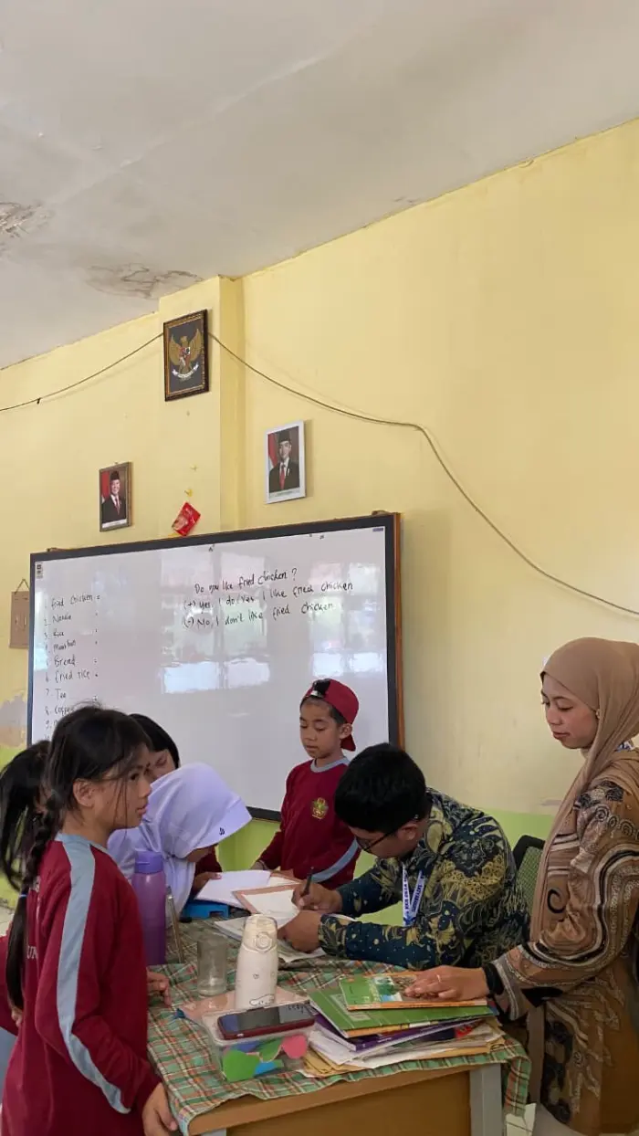 Artikel KKN Universitas Al Ghifari: KKN 05 Arthasena Satyabhakti Dukung Pembelajaran di SDN 1 Pagerwangi Melalui Program Mengajar Rutin
