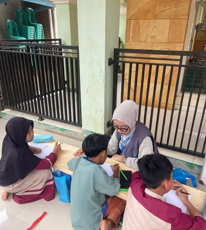 Artikel KKN UNFARI: Berbagi Ilmu dan Mendukung Proses Pembelajaran di Madrasah dari Kelompok SAJANTRA KANCANA