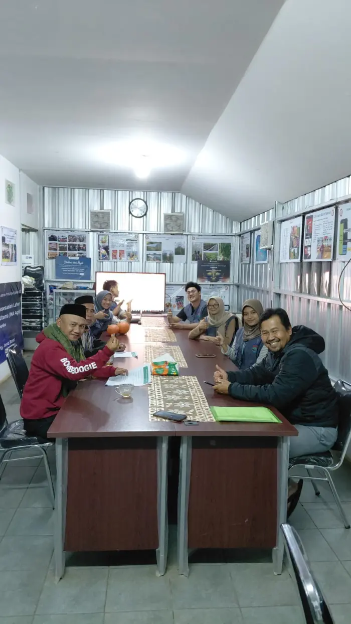 Artikel KKN Universitas Al Ghifari: Tindak Lanjut Kerjasama Bernard Tani dan DKM: Dorong Kemandirian Ekonomi Masjid Lewat Program Umrah Mandiri Bernard Green