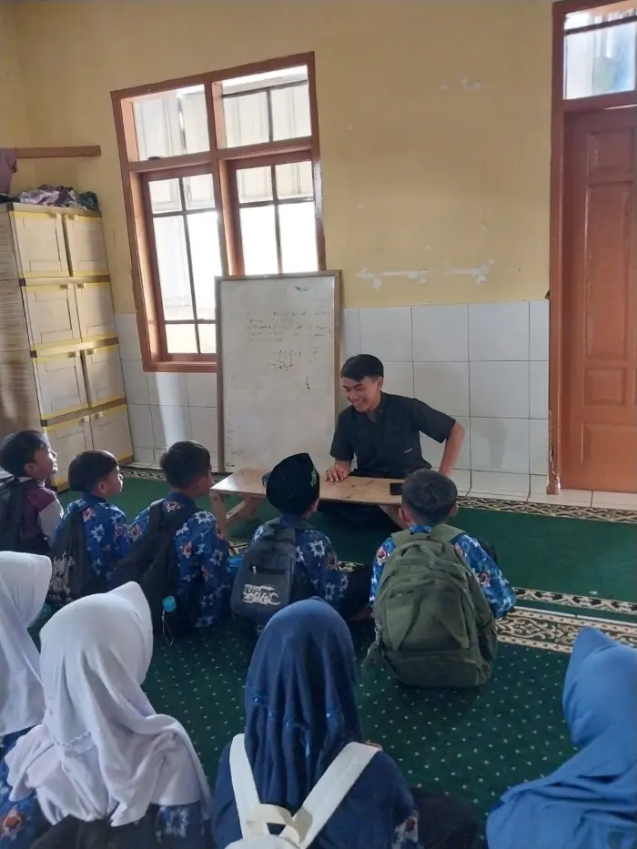 Artikel KKN UNFARI: Akselerasi UMKM dan Edukasi: Kelompok 30 KKN Universitas Al-Ghifari Sosialisasi Program NIB & Website Kopi Baros serta Mengajar di Madrasah Al-Ikhlas dari Kelompok Barawidya