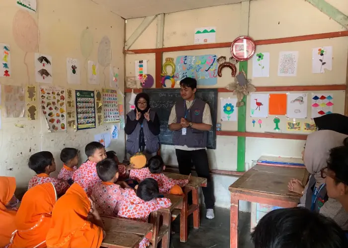 Artikel KKN Universitas Al Ghifari: Mahasiswa KKN XV Sagara Pradipa Universitas Al-Ghifari Berbagi Keceriaan Bersama Anak-Anak PAUD Al-Muhajirin Desa Cilame