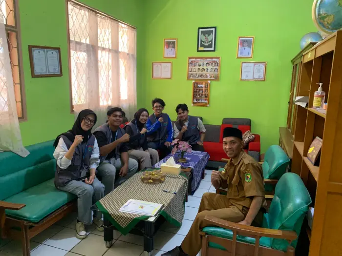 Artikel KKN Universitas Al Ghifari: Mahasiswa KKN XV Sagara Pradipa Universitas Al-Ghifari Lakukan Observasi dan Koordinasi Program Edukasi di SDN Neglasari