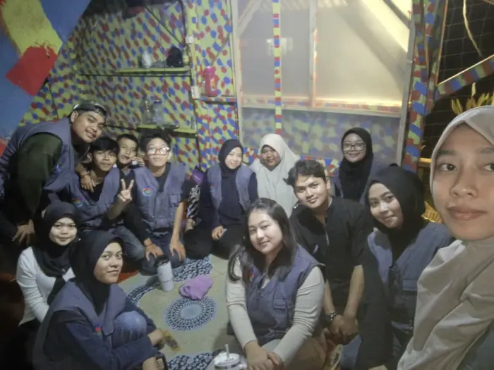 Artikel KKN Universitas Al Ghifari: Membangun Keakraban Bersama Pemuda RW 10: Malam Kebersamaan Mahasiswa KKN XV Sagara Pradipa di Desa Cilame