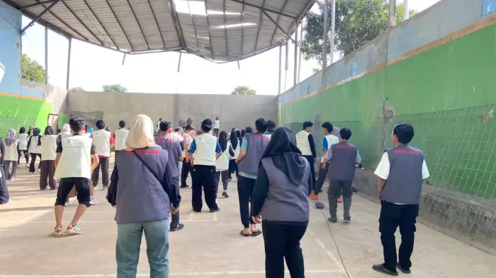 Artikel KKN UNFARI: Kolaborasi KKN Sauyunan 38 dan Himpunan Mahasiswa Manajemen UPI Meriahkan Senam Sehat Bersama Warga Desa Bumiwangi dari Kelompok SAUYUNAN 38