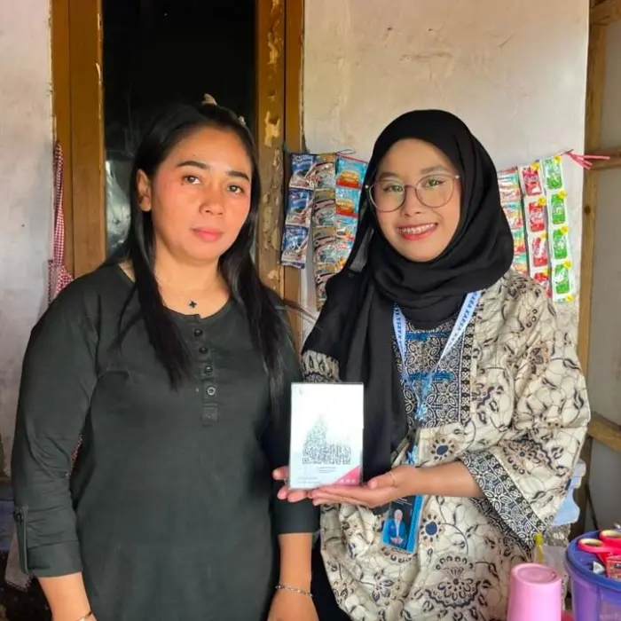 Artikel KKN Universitas Al Ghifari: QRIS untuk UMKM : KKN Sagara Karsa Percepat Transformasi Digital UMKM Desa Bojong Emas