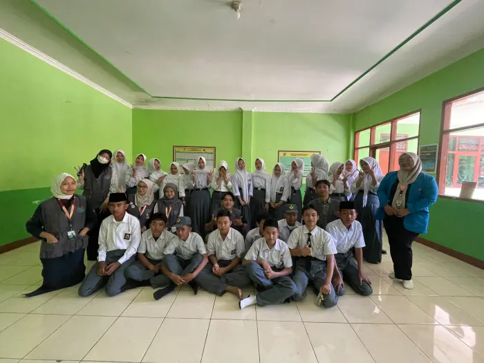 Artikel KKN Universitas Al Ghifari: Bangun Rasa Percaya Diri: KKN Kelompok 12 Adakan Pelatihan Public Speaking bagi Siswa-Siswi MA At-Turmudzi