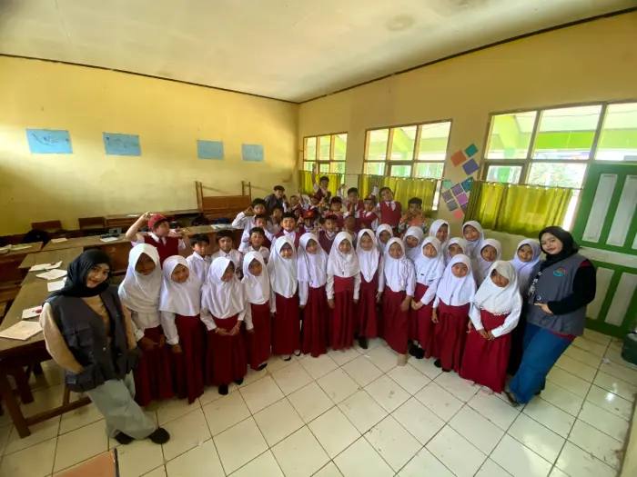 Artikel KKN Universitas Al Ghifari: Menulis Harapan, Meraih Masa Depan: Kegiatan Mengarang Cita-Cita Bersama Siswa Kelas IV SD Pagelaran