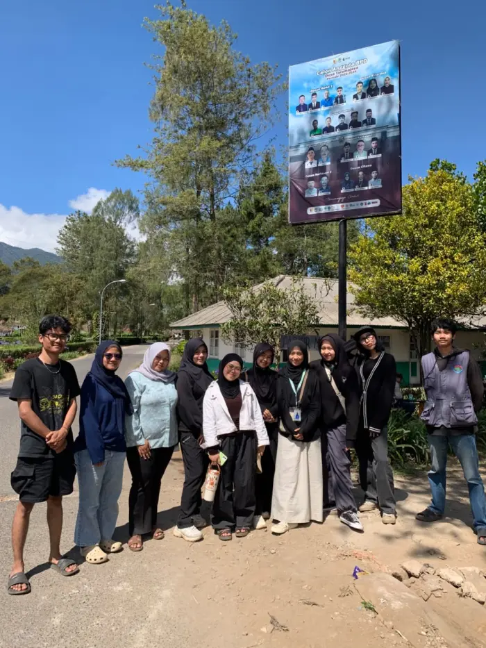 Artikel KKN Universitas Al Ghifari: Hari ke-10 KKN: Menjaga Kebersihan Posko dan Mempererat Silaturahmi Antar Kelompok