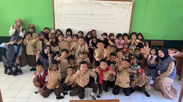 Artikel KKN Universitas Al Ghifari: Berani Tampil, Berani Bercerita: Kegiatan Literasi untuk Meningkatkan Kepercayaan Diri Siswa