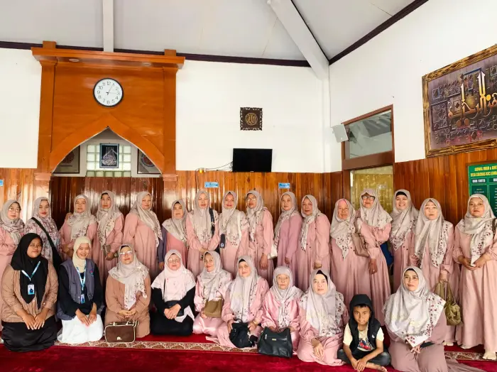 Artikel KKN Universitas Al Ghifari: Dari Lantunan Ayat Suci hingga Santunan Anak Yatim: Pengajian Rutin Desa Cibodas sebagai Wujud Kebersamaan dan Kepedulian Sosial