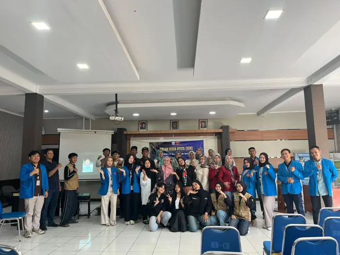 Artikel KKN Universitas Al Ghifari: KKN-TB Kelompok 35 Universitas Al-Ghifari Edukasi Warga Cileunyi Kulon tentang Pencegahan Stunting dan Pengelolaan Sampah