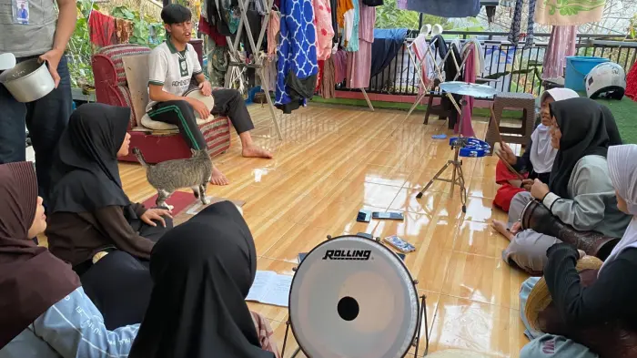 Artikel KKN Universitas Al Ghifari: Mengasah Bakat Seni Islami, KKN 05 Arthasena Satyabhakti Latih Hadroh Anak-Anak TPA
