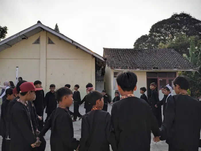 Artikel KKN UNFARI: Melestarikan Permainan Tradisional melalui Ayang-Ayang Gung dari Kelompok klmpk-5