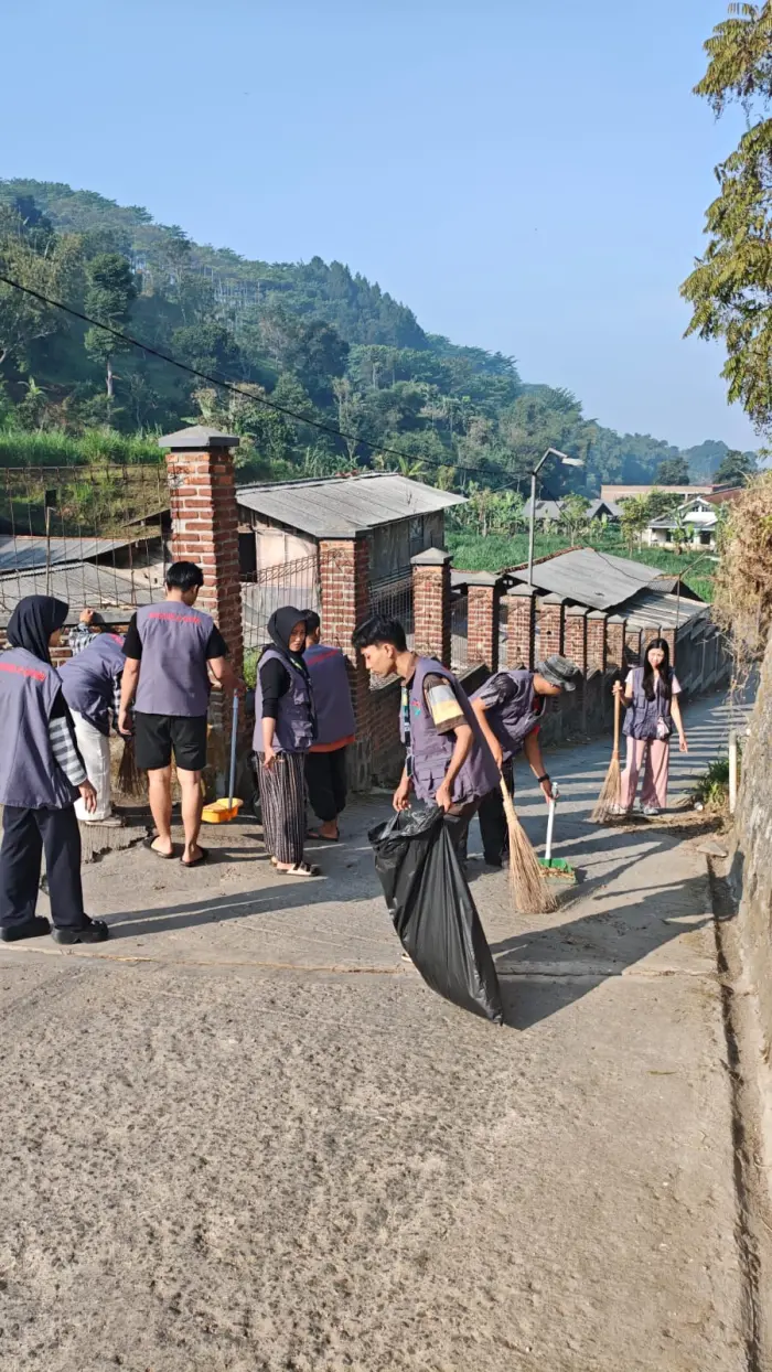 Artikel KKN Universitas Al Ghifari: Kolaborasi Aktif KKN Tematik dengan Komunitas PPLING Kp. Pasir Handap