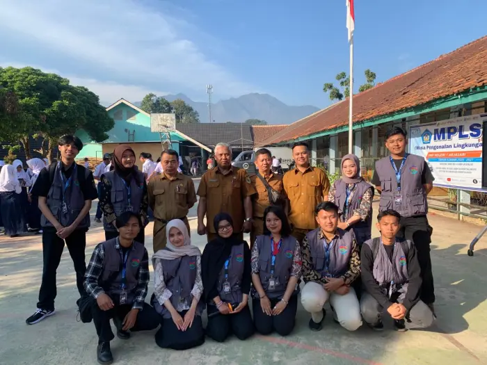 Artikel KKN Universitas Al Ghifari: Seminar Digitalisasi: Ajak Remaja SMPN 1 Arjasari Terapkan Digital Safety