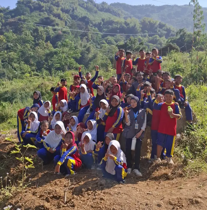 Artikel KKN Universitas Al Ghifari: Implementasi Pengabdian KKN Wargaluyu Melalui Pendampingan Mengajar dan Olahraga Bersama di SDN Cinanti