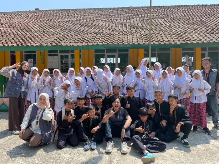 Artikel KKN Universitas Al Ghifari: Menanamkan Nilai Saling Menghargai: Edukasi Anti Bullying di SD Giri Mukti