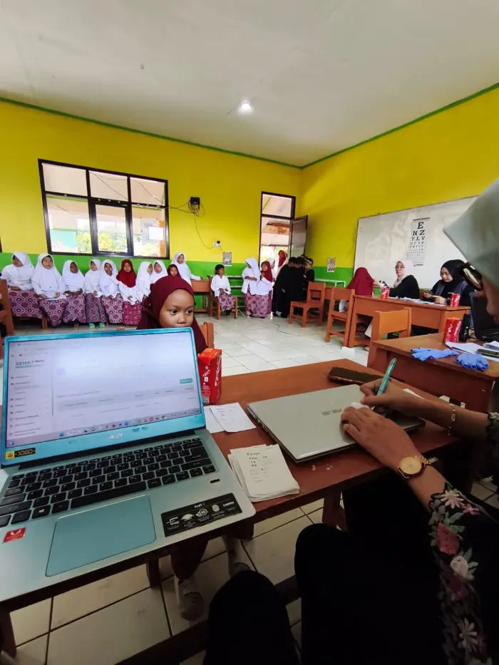 Artikel KKN UNFARI: Menjaga Kesehatan Sejak Dini: KKN Simpul Bagja Bersama Puskesmas Gelar Cek Kesehatan Gratis di SD Giri Mukti dari Kelompok klmpk-31