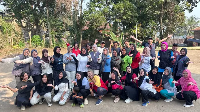 Artikel KKN Universitas Al Ghifari: Sehat Bersama, Kompak Bersama: KKN Simpul Bagja Gelar Senam Bersama Ibu-Ibu dan Karang Taruna