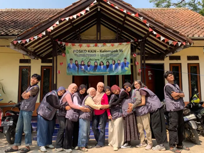 Artikel KKN UNFARI: Hari ke-27 KKN: Memperkuat Silaturahmi dan Mempersiapkan Kegiatan Bersama Masyarakat dari Kelompok ADHIKARA BAKTI KELOMPOK 16